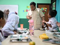 Presiden Prabowo Tinjau Program Makan Bergizi Gratis di SDN Kedung Jaya 1 Bogor