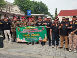 DPD Satgasus Mawar dan DPC GRIB Jaya Kota Semarang Bagikan 7000 Nasi Kotak di Kota Lama