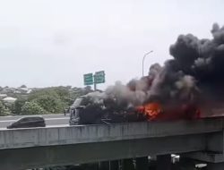Bus PO Haryanto Terbakar di Tol KM 419+600 Semarang