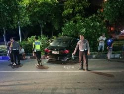 BMW Terjun dari Ketinggian 10 Meter di Tol KLBM Gresik, Diduga Akibat Ikuti Google Maps