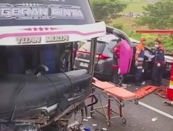 Bus Rombongan Suporter Persebaya Kecelakaan di Tol Pekalongan, Diduga Akibat Lawan Arah