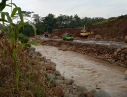Aktivitas Galian C Biang Kerok Kerusakan Parah Jalan Limpung-Tersono