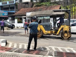 PT Praba Mas Hill Perbaiki Ruas Jalan Candi Penataran Raya Untung Suropati